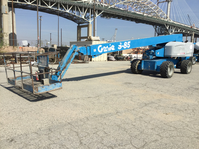 2014 Genie S-85 4WD Diesel Telescopic Boom Lift 2014 Genie S-85 4WD Diesel Telescopic Boom Lift