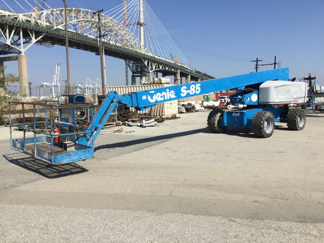 2014 Genie S-85 4WD Diesel Telescopic Boom Lift 2014 Genie S-85 4WD Diesel Telescopic Boom Lift