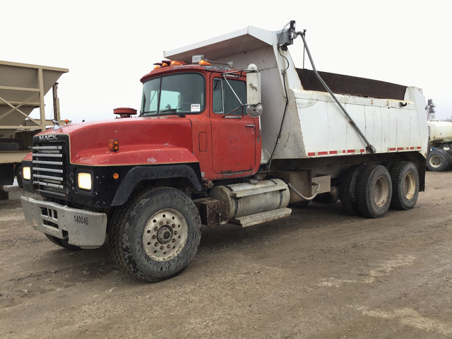 1991 Mack RD690S T/A Dump Truck 1991 Mack RD690S T/A Dump Truck