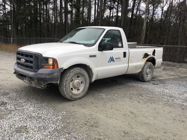 2005 Ford F-250 XL Super Duty Pickup