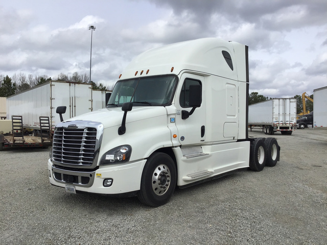 2017 Freightliner Cascadia 125 T/A Sleeper Truck Tractor 2017 Freightliner Cascadia 125 T/A Sleeper Truck Tractor