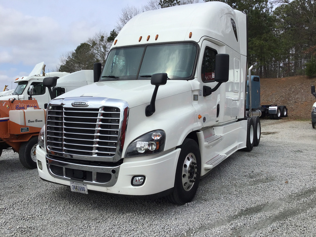 2017 Freightliner Cascadia 125 T/A Sleeper Truck Tractor 2017 Freightliner Cascadia 125 T/A Sleeper Truck Tractor