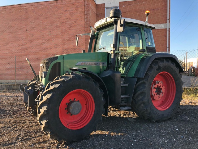 2010 Fendt 716 Vario 4WD Tractor 2010 Fendt 716 Vario 4WD Tractor