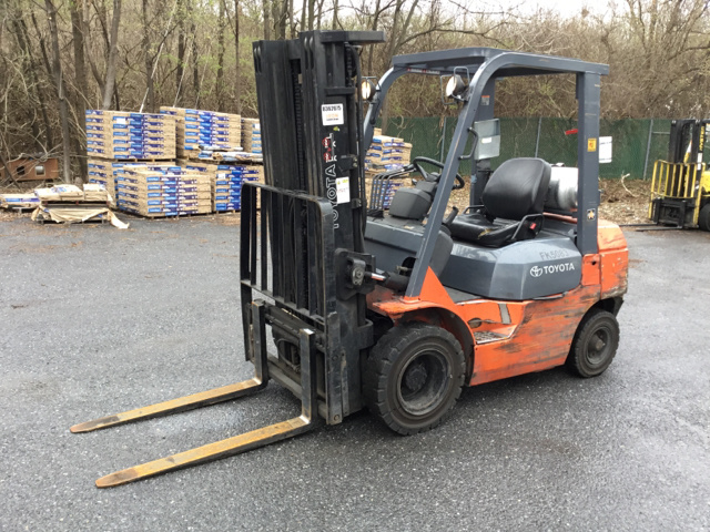 Toyota 7FGU25 Pneumatic Tire Forklift Toyota 7FGU25 Pneumatic Tire Forklift