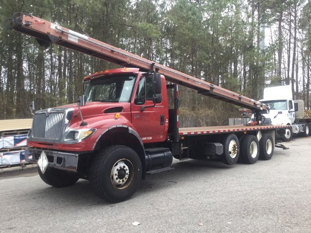 2005 International 7600 Flatbed Truck w/Conveyor 2005 International 7600 Flatbed Truck w/Conveyor