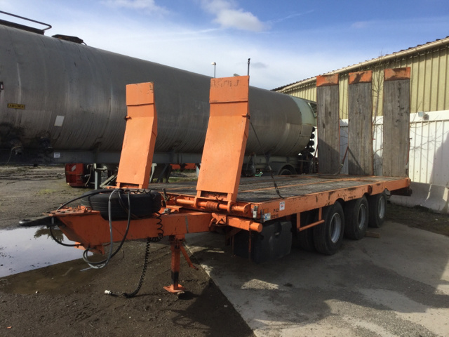 1992 Actm B31315 Tri/A Hydraulic Tail Equipment Trailer 1992 Actm B31315 Tri/A Hydraulic Tail Equipment Trailer