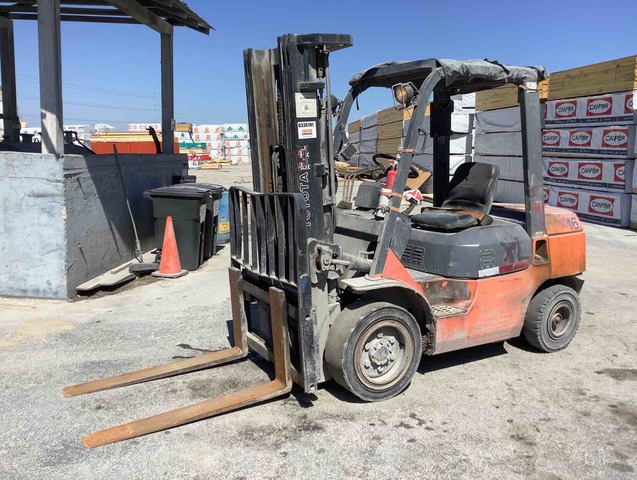 2007 Toyota 7FDU30 5,620 lb Pneumatic Tire Forklift 2007 Toyota 7FDU30 5,620 lb Pneumatic Tire Forklift