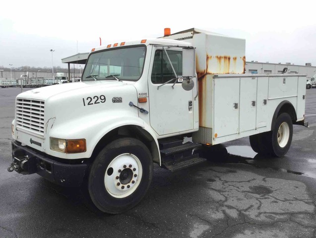 1998 International 4700 S/A Service Truck w/ Crane