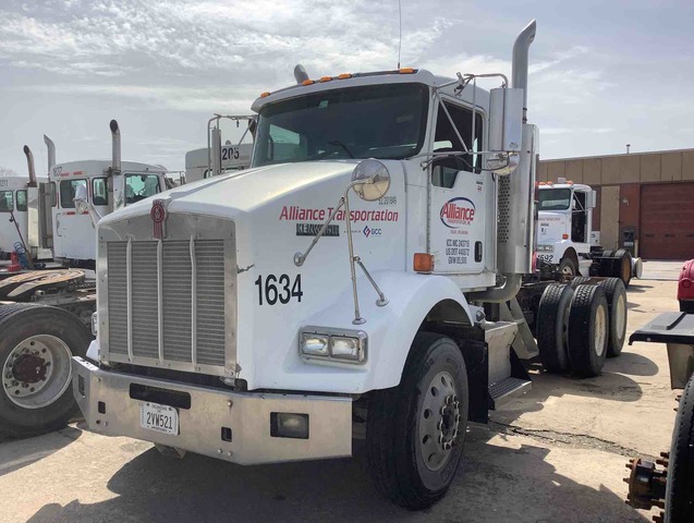 2007 Kenworth T800 6x4 T/A Day Cab Truck Tractor 2007 Kenworth T800 6x4 T/A Day Cab Truck Tractor