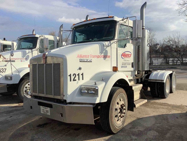 2007 Kenworth T800 6x4 T/A Day Cab Truck Tractor 2007 Kenworth T800 6x4 T/A Day Cab Truck Tractor