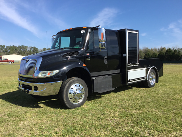 2006 International 4400 S/A Flatbed Truck