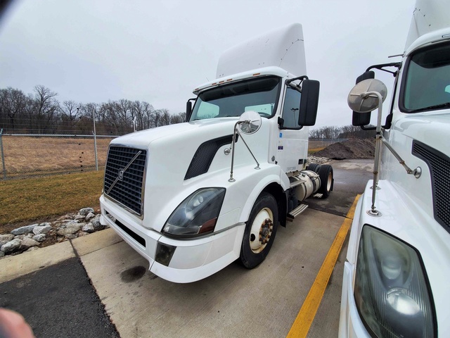 2008 Volvo VNL S/A Day Cab Truck Tractor 2008 Volvo VNL S/A Day Cab Truck Tractor