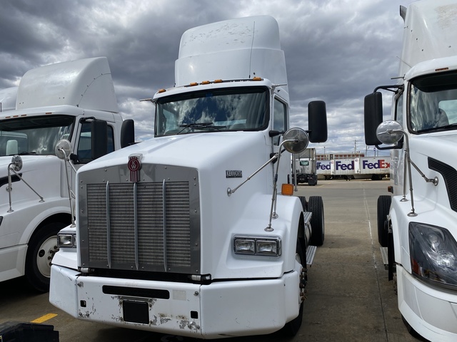 2007 Kenworth T800 S/A Day Cab Truck Tractor 2007 Kenworth T800 S/A Day Cab Truck Tractor