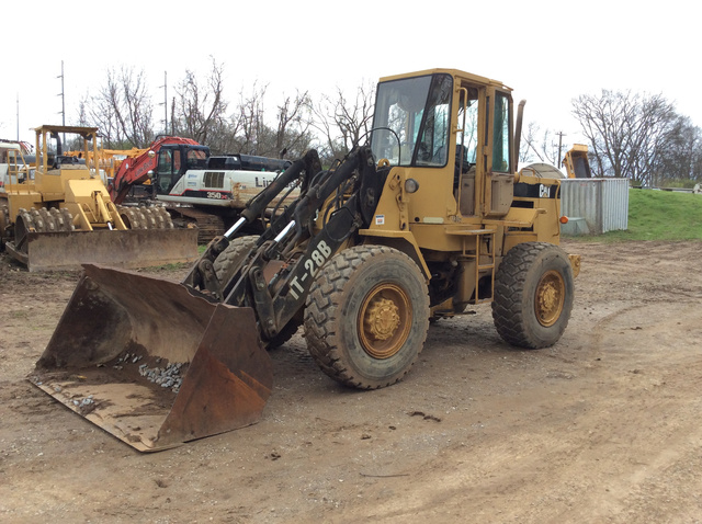 Cat IT-28B Tool Carrier Cat IT-28B Tool Carrier