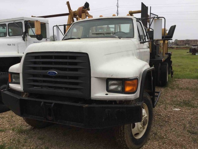 1995 Ford F-700 4x4 Flatbed Truck w/ Engine Driven Wire Tensioner 1995 Ford F-700 4x4 Flatbed Truck w/ Engine Driven Wire Tensioner