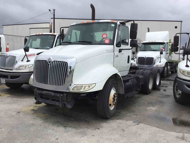 2006 International 8600 T/A Day Cab Truck Tractor 2006 International 8600 T/A Day Cab Truck Tractor