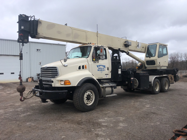National 1400 Straight Boom on 2005 Sterling LT9500 T/A Truck