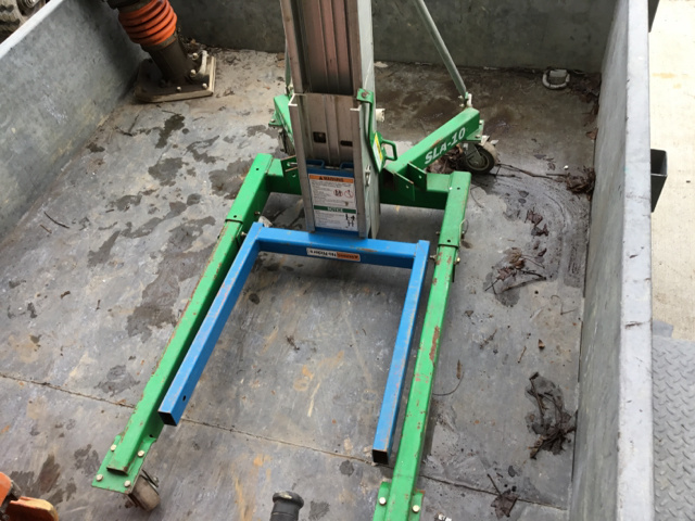 2014 Genie SLA-10 Material Hoist 2014 Genie SLA-10 Material Hoist