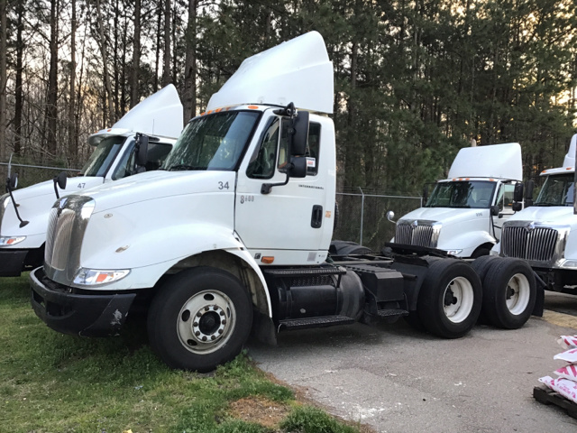 2006 International 8600 T/A Day Cab Truck Tractor 2006 International 8600 T/A Day Cab Truck Tractor