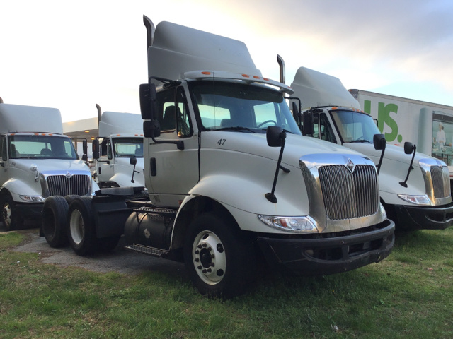 2006 International 8600 T/A Day Cab Truck Tractor 2006 International 8600 T/A Day Cab Truck Tractor