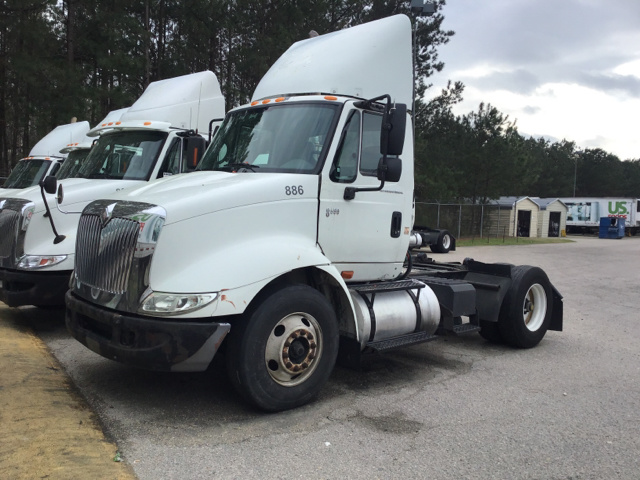 2006 International 8600 S/A Day Cab Truck Tractor 2006 International 8600 S/A Day Cab Truck Tractor