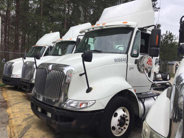 2006 International 8600 S/A Day Cab Truck Tractor 2006 International 8600 S/A Day Cab Truck Tractor