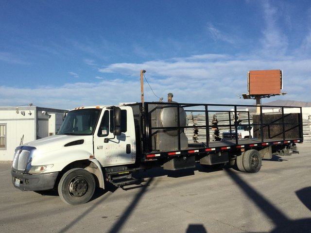 2004 International 4300 S/A Flatbed Truck 2004 International 4300 S/A Flatbed Truck