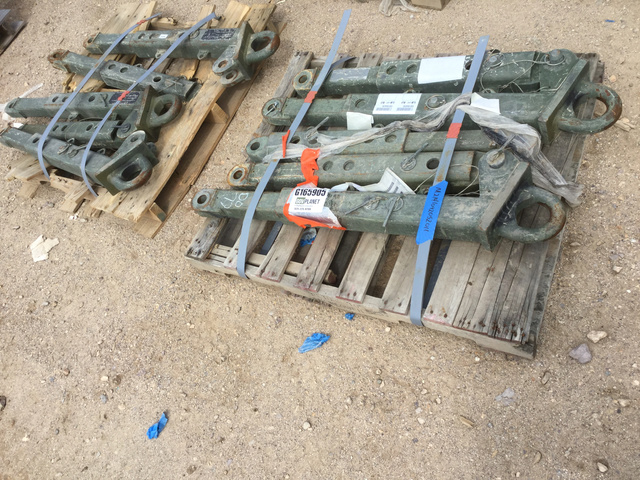 (4) Oshkosh 3357402 Tow Bars