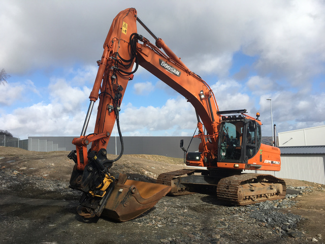 2012 Doosan DX255LC Track Excavator 2012 Doosan DX255LC Track Excavator