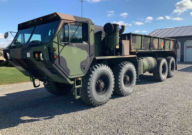 1997 Oshkosh M985 Oshkosh 8x8 Flatbed Truck w/Crane 1997 Oshkosh M985 Oshkosh 8x8 Flatbed Truck w/Crane