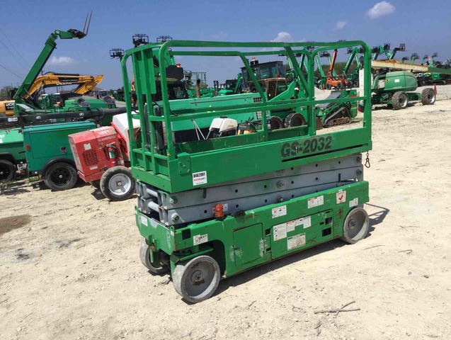 2012 (unverified) Genie GS-2032 20 ft Electric Scissor Lift