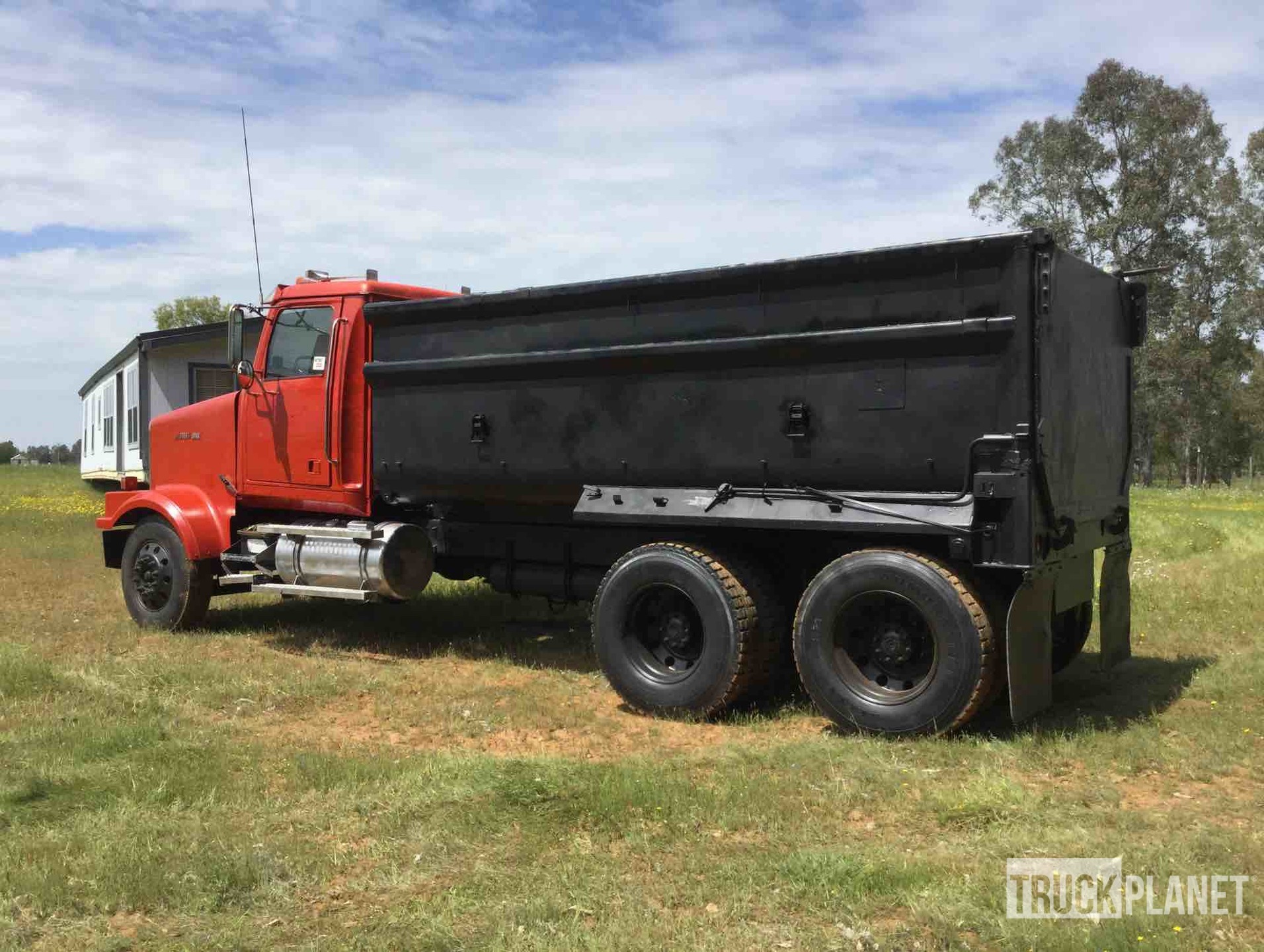 1999 Western Star 4964FX T/A Dump Truck in Herald