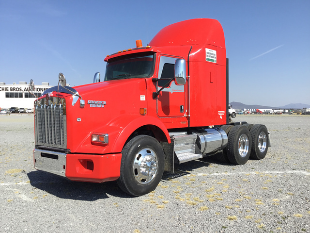 2014 Kenworth T800 T/A Sleeper Truck Tractor 2014 Kenworth T800 T/A Sleeper Truck Tractor