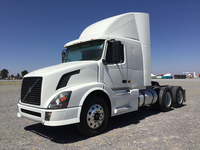 2007 Volvo VNL64T430 T/A Sleeper Truck Tractor 2007 Volvo VNL64T430 T/A Sleeper Truck Tractor