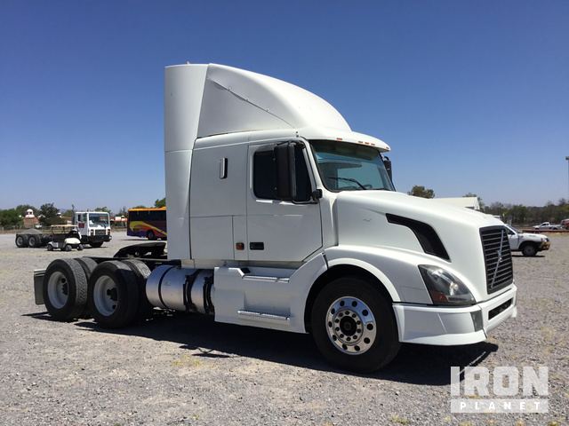 2007 Volvo VNL64T430 T/A Sleeper Truck Tractor in Polotitlan