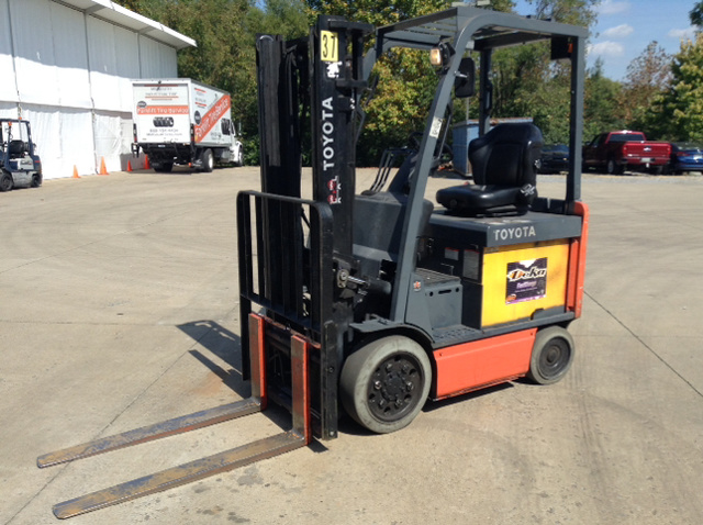 2014 Toyota 8FBCU25 Electric Forklift