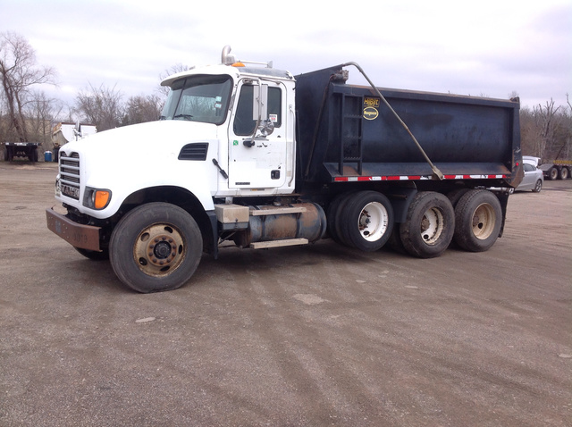 2003 Mack CV713 Tri/A Dump Truck 2003 Mack CV713 Tri/A Dump Truck
