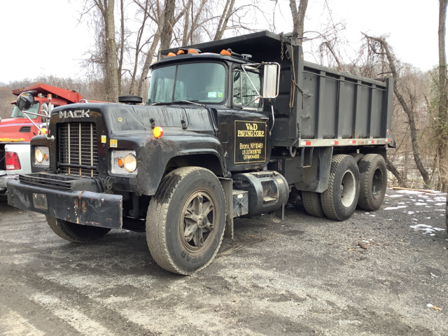 1989 Mack RD688S T/A Dump Truck 1989 Mack RD688S T/A Dump Truck