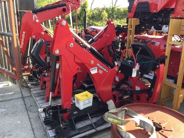 Mahindra 50B 3-Point Backhoe Attachment - Unused Mahindra 50B 3-Point Backhoe Attachment - Unused