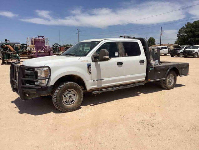 2019 Ford F-250 XL Super Duty Crew Cab 4x4 Flatbed Truck