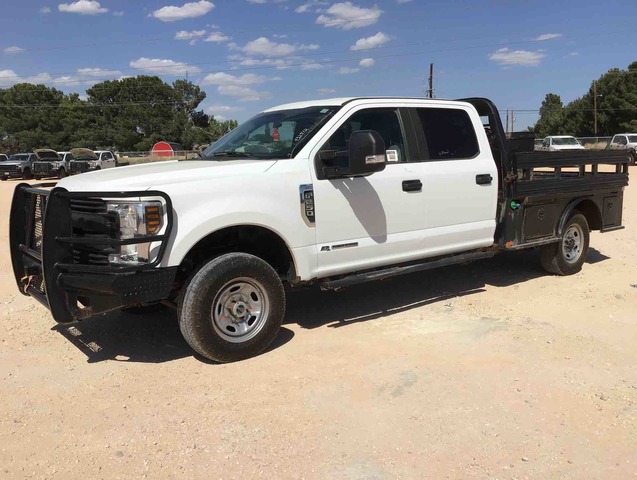 2018 Ford F-250 XL Super Duty 4x4 Flatbed Truck: Light Duty