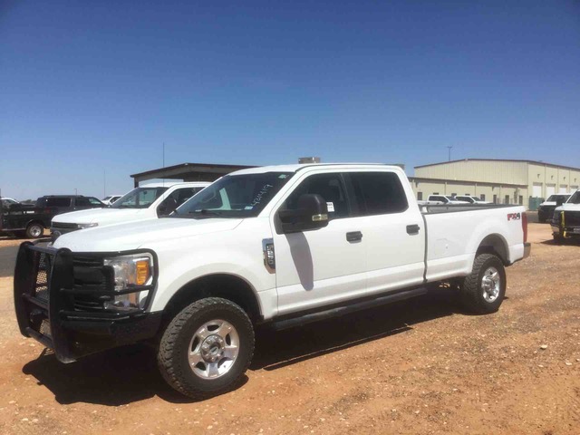 2017 Ford F-250 XL Super Duty 4x4 Crew Cab Pickup 2017 Ford F-250 XL Super Duty 4x4 Crew Cab Pickup