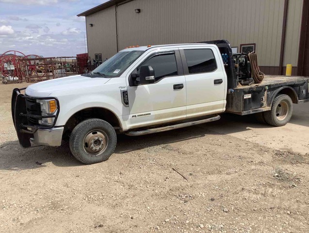 2017 Ford F-350 Super Duty S/A Flatbed Truck