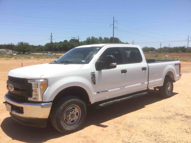 2017 Ford F-250 Super Duty XL 4x4 Crew Cab Pickup 2017 Ford F-250 Super Duty XL 4x4 Crew Cab Pickup
