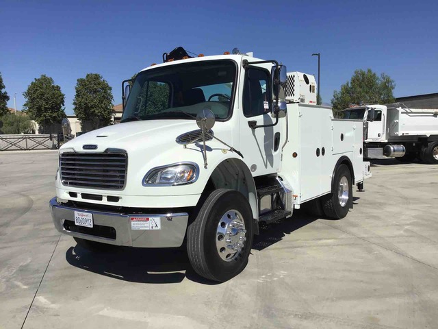 2014 Freightliner M2 106 S/A Service Truck w/ Crane