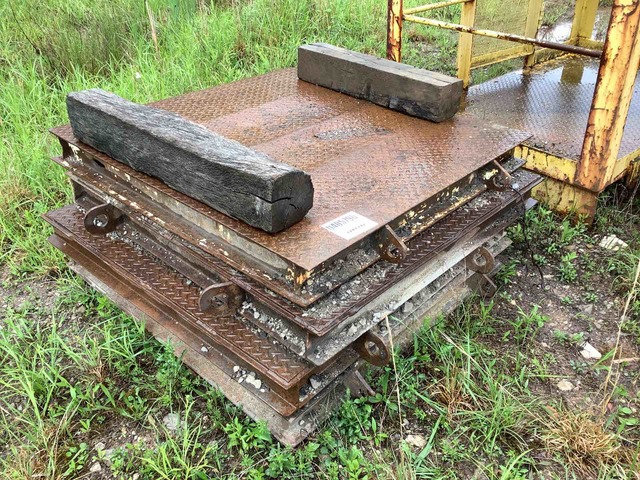 Lot of (4) Steel Outrigger Pads