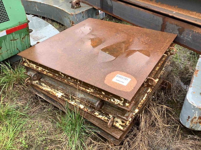 Lot of (4) Steel Outrigger Pads