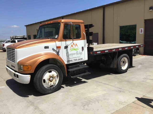 2000 International 4700 4x2 S/A Flatbed Truck