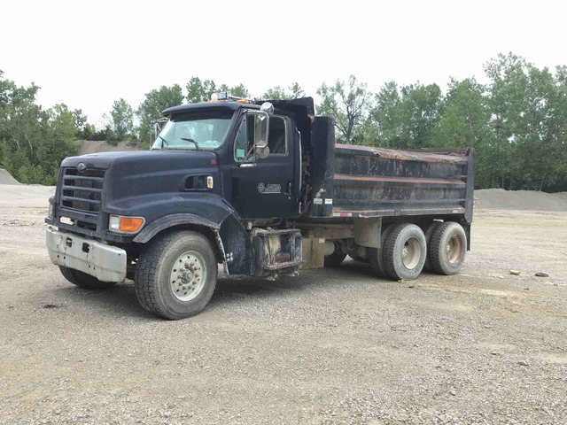1998 Ford LT9511 6x4 T/A Dump Truck 1998 Ford LT9511 6x4 T/A Dump Truck