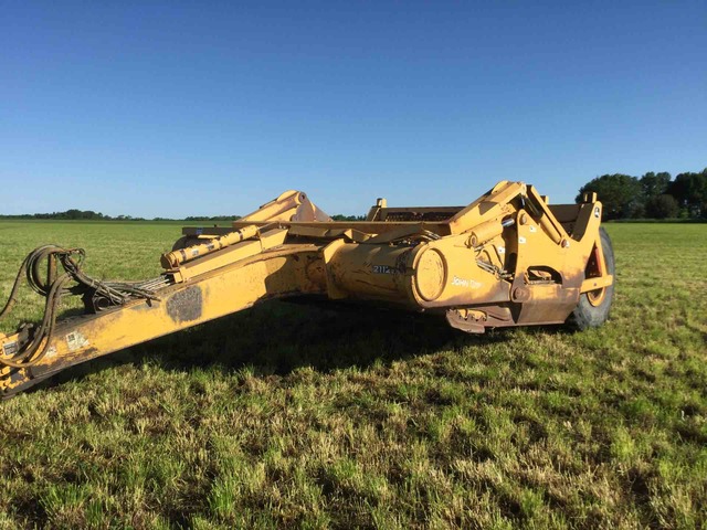 John Deere 2112E Hydraulic 4 Tire Pull Scraper John Deere 2112E Hydraulic 4 Tire Pull Scraper